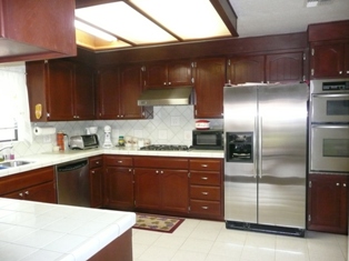 Kitchen (Angle 2)